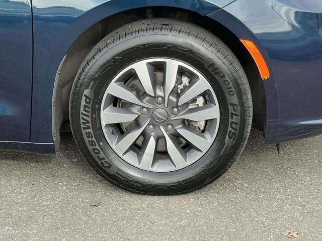 Certified 2024 Chrysler Pacifica Select image 6