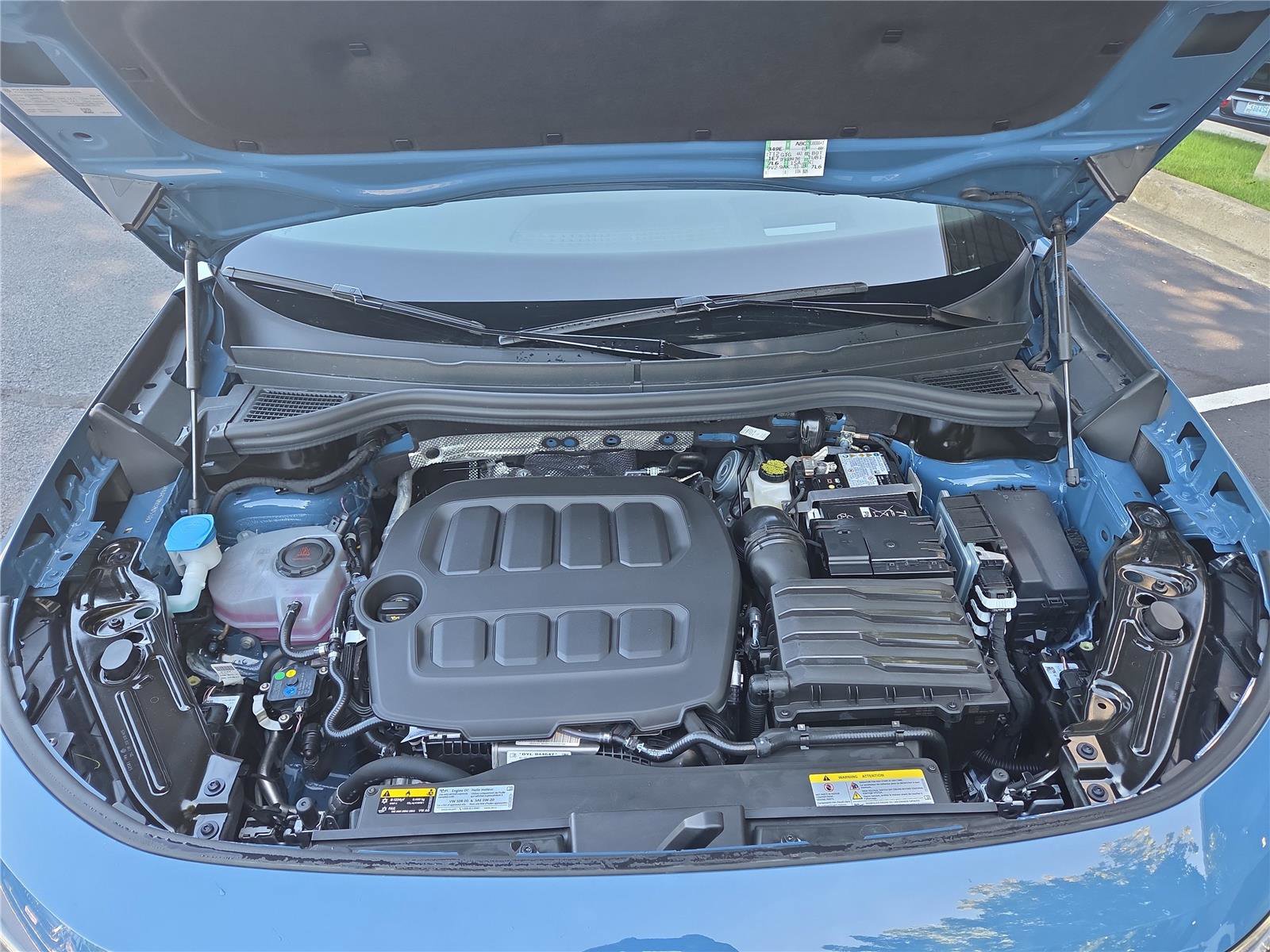 New 2025 Volkswagen Tiguan SE R-Line image 9