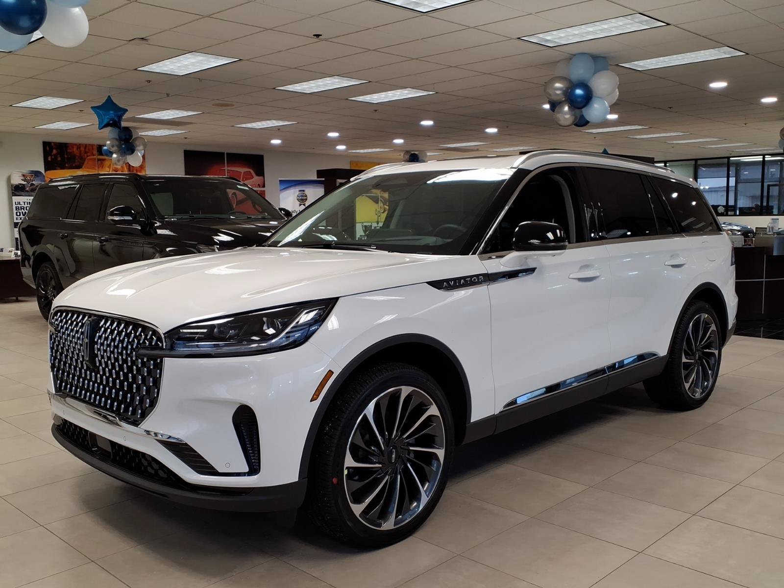 New 2026 Lincoln Aviator Reserve w/ Illumination Package AWD/4WD image 3