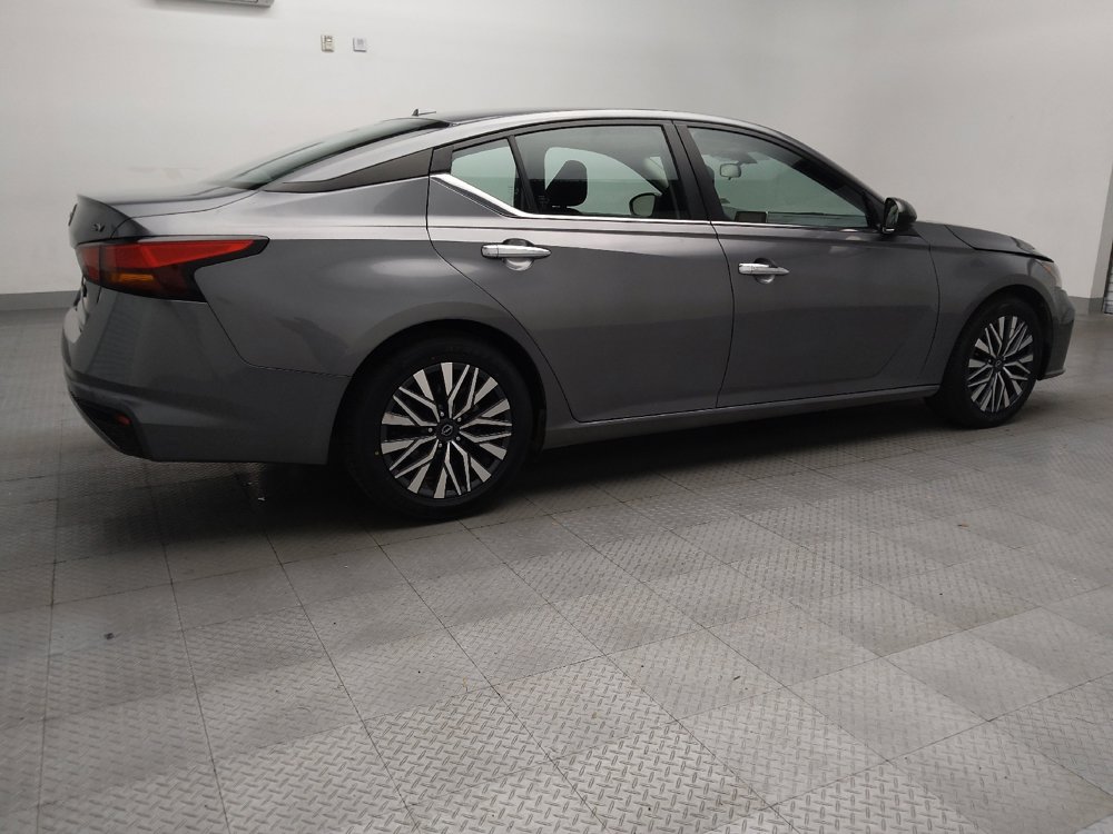 Used 2024 Nissan Altima 2.5 SV image 10