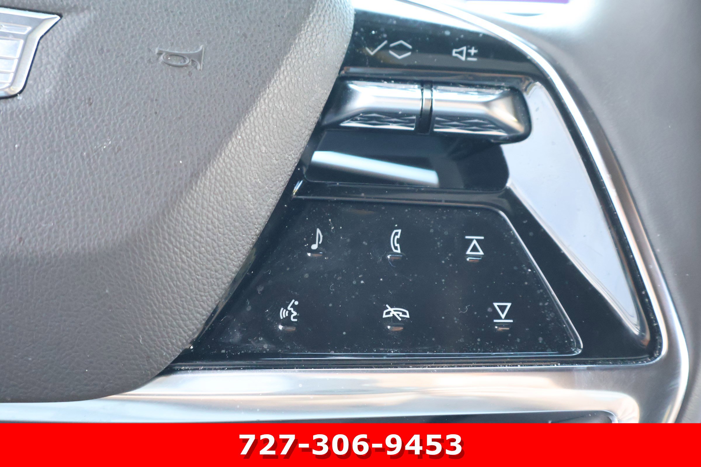 Used 2025 Cadillac Escalade ESV Premium Luxury image 29