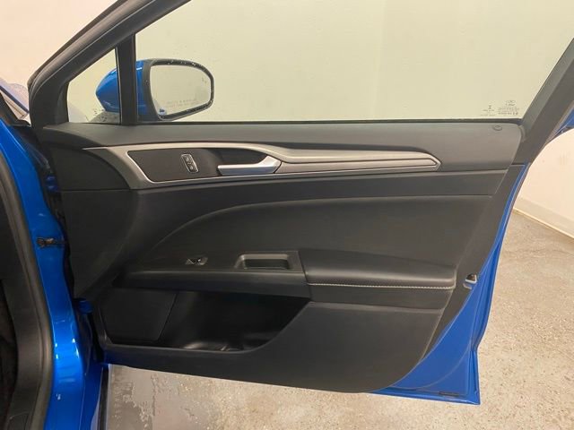 Used 2020 Ford Fusion SE image 26