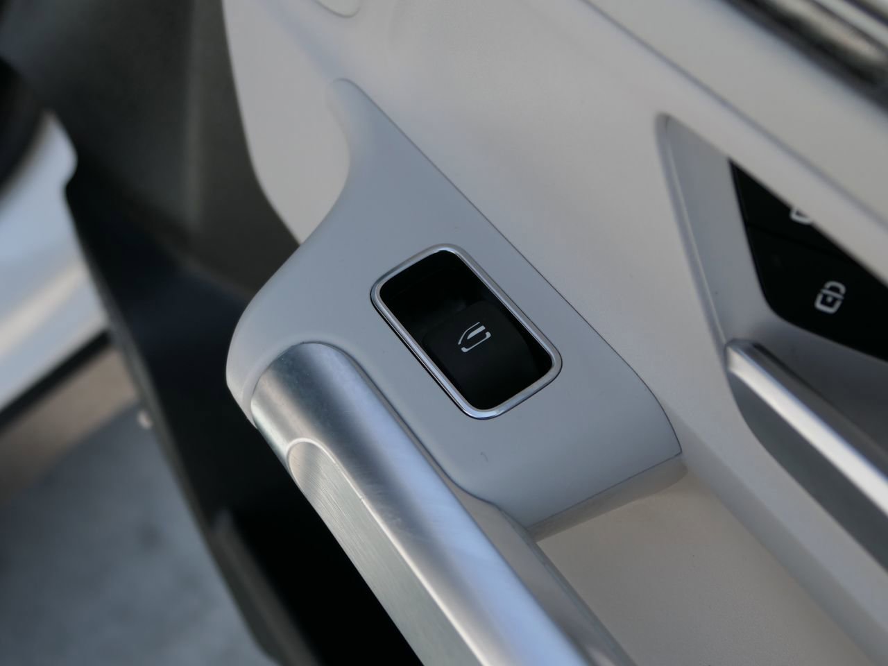 Used 2021 Mercedes-Benz GLB 250 image 25