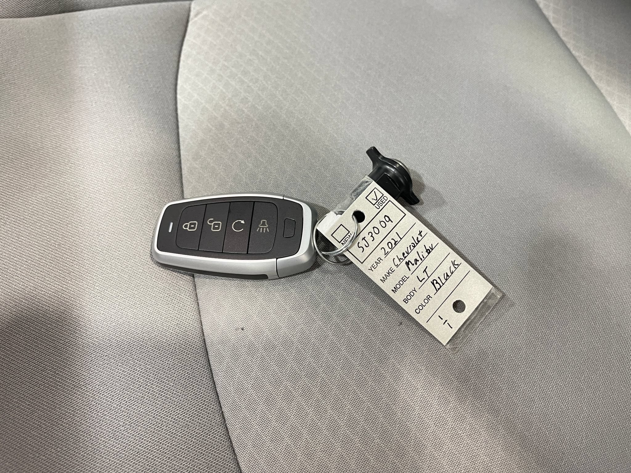 Used 2021 Chevrolet Malibu LT FWD image 35