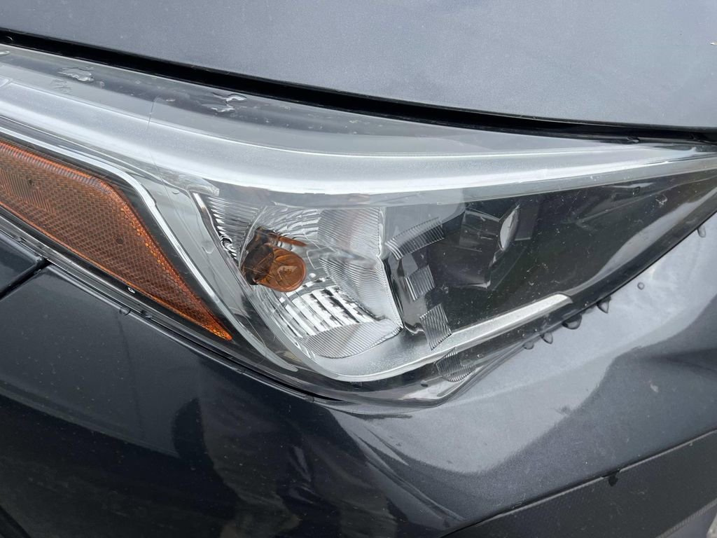 Used 2025 Subaru Crosstrek 2.0i Premium image 11