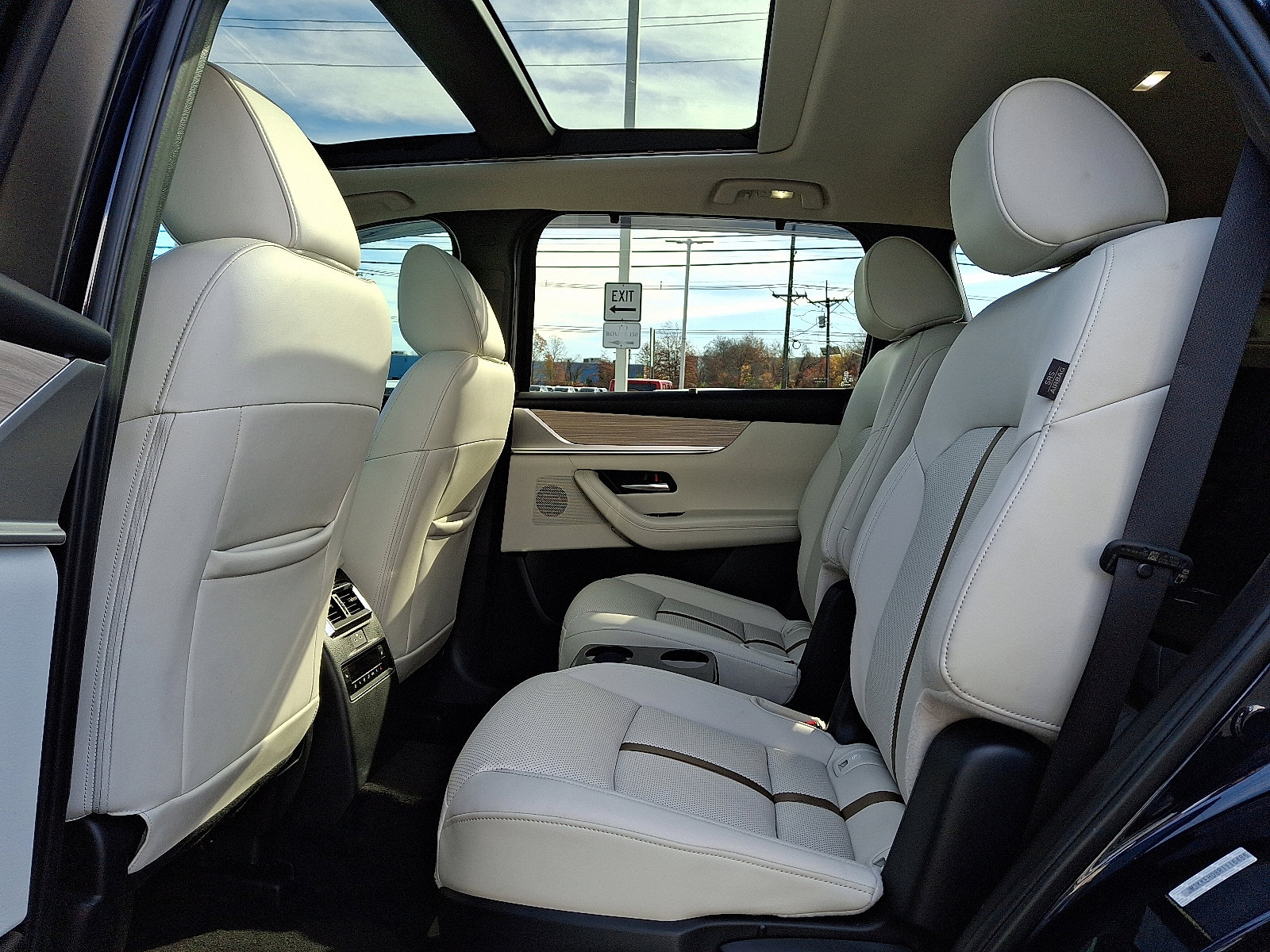 Used 2024 MAZDA CX-90 3.3 Turbo w/ Premium Plus Pkg image 10