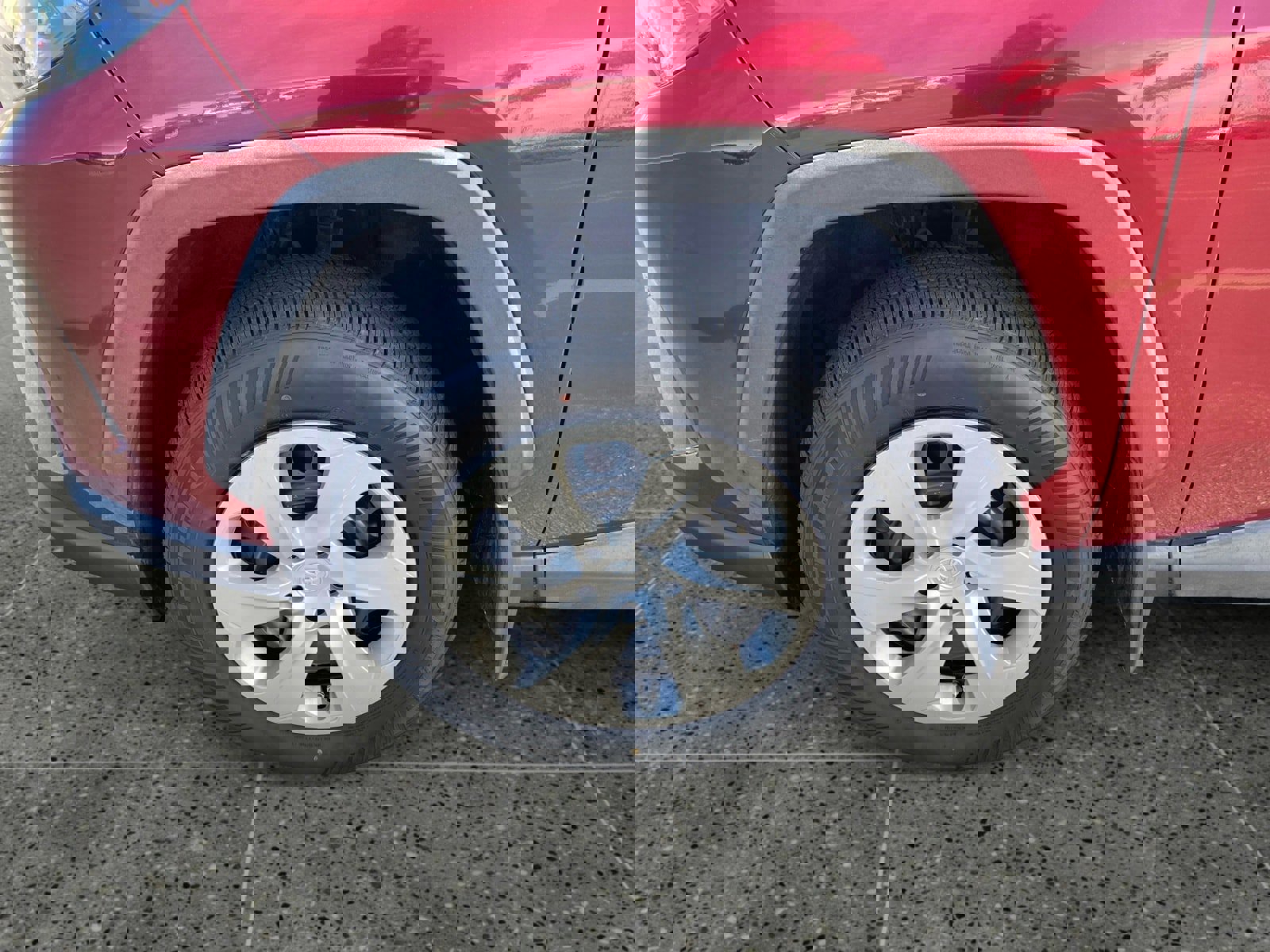 Used 2021 Toyota RAV4 LE w/ Carpet Mat Package (TMS) image 14