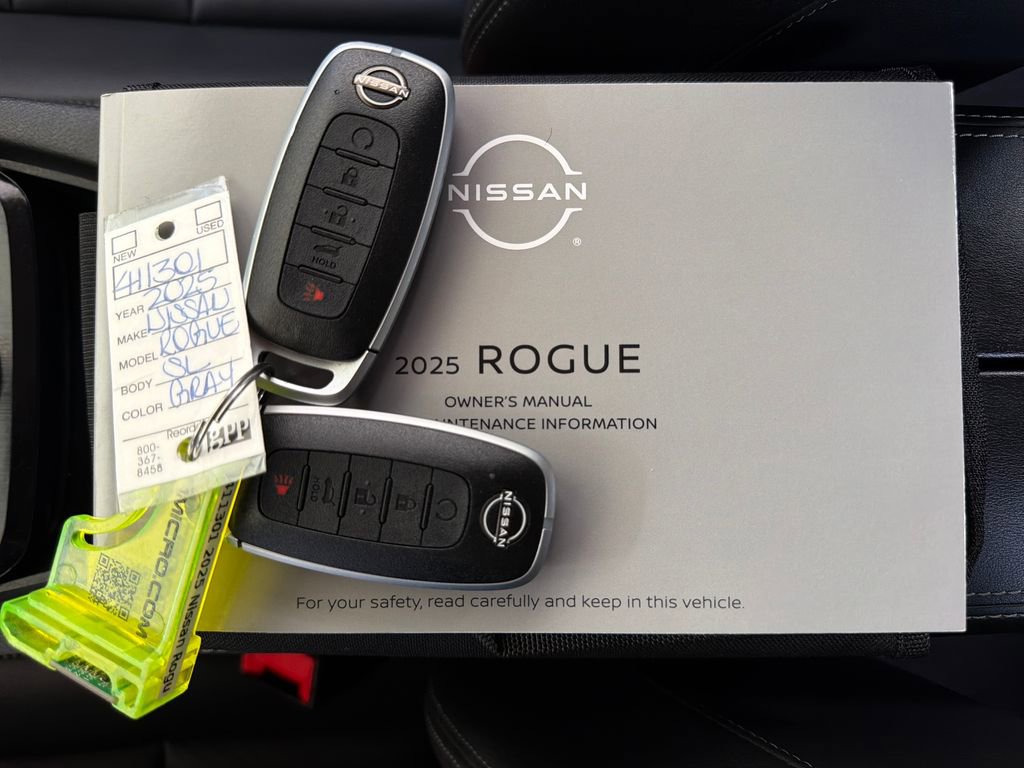 Used 2025 Nissan Rogue SL w/ Tech Package image 36