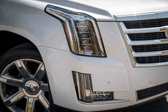 Used 2016 Cadillac Escalade Luxury image 8