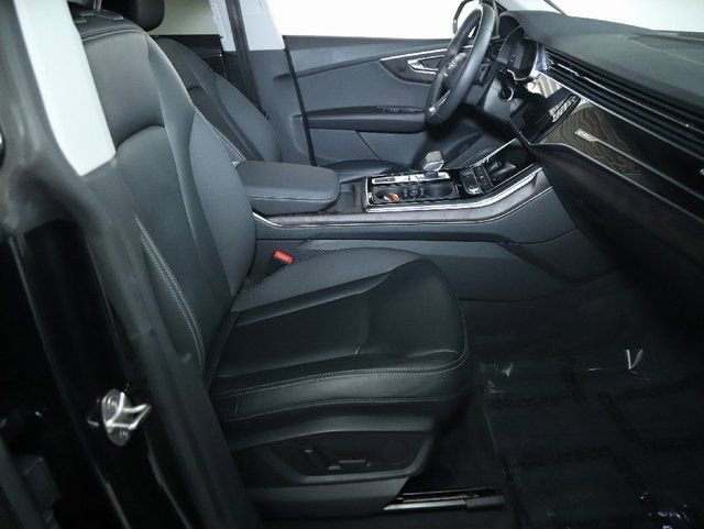 Used 2022 Audi Q8 Premium w/ Convenience Package image 27