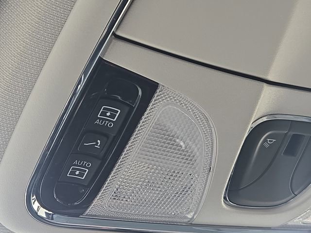 Used 2021 Jeep Cherokee Limited AWD/4WD image 25