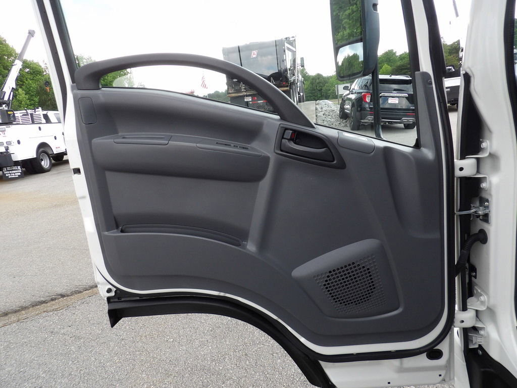 Used 2020 Isuzu NPR RWD image 14