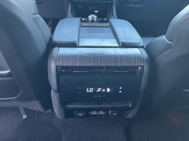 Used 2024 Jeep Wagoneer L Series II w/ Flexible Seating Group AWD/4WD image 16