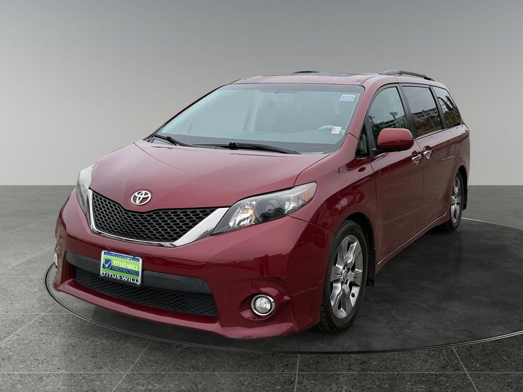 Used 2013 Toyota Sienna SE FWD image 3