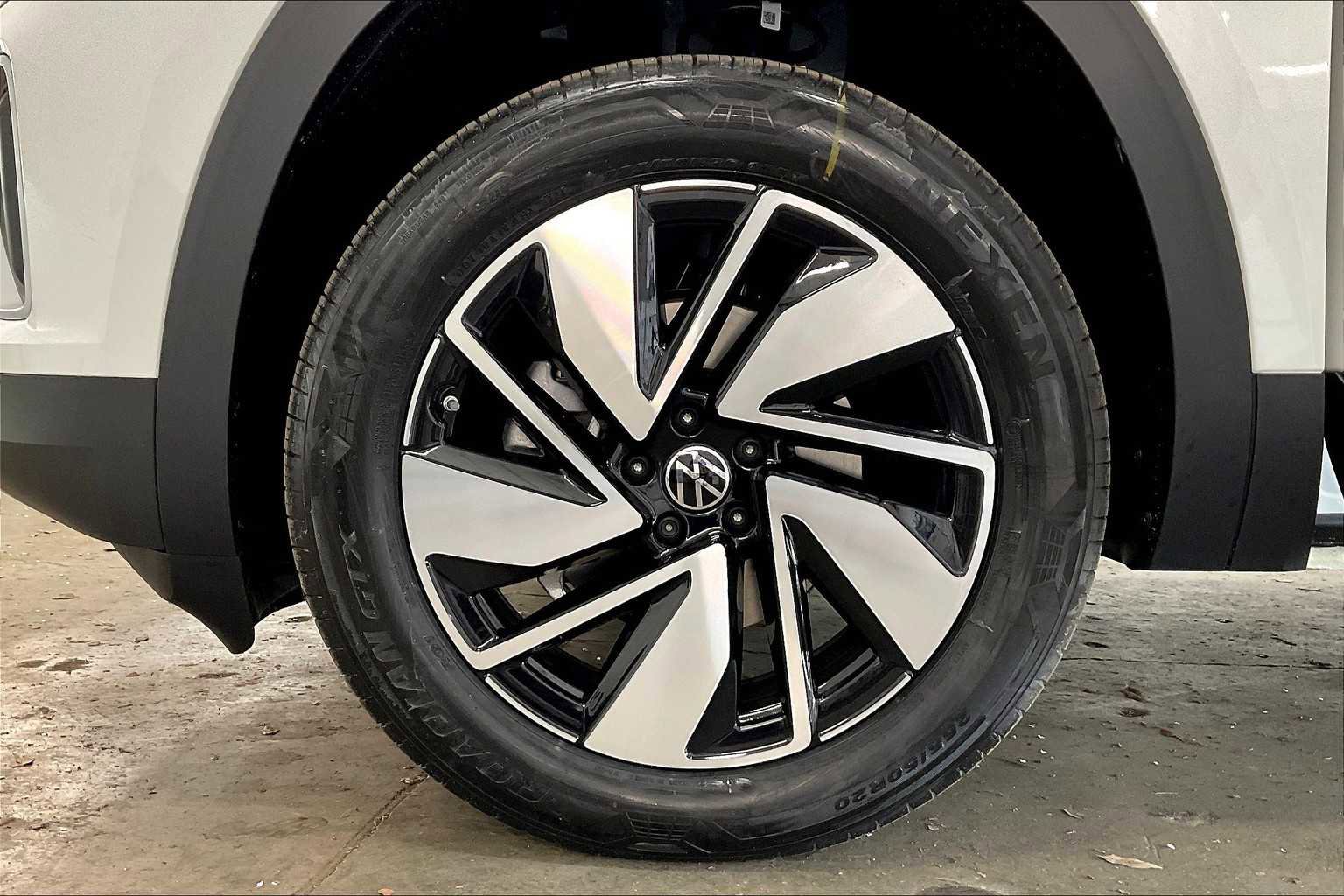 New 2025 Volkswagen Atlas SEL image 14