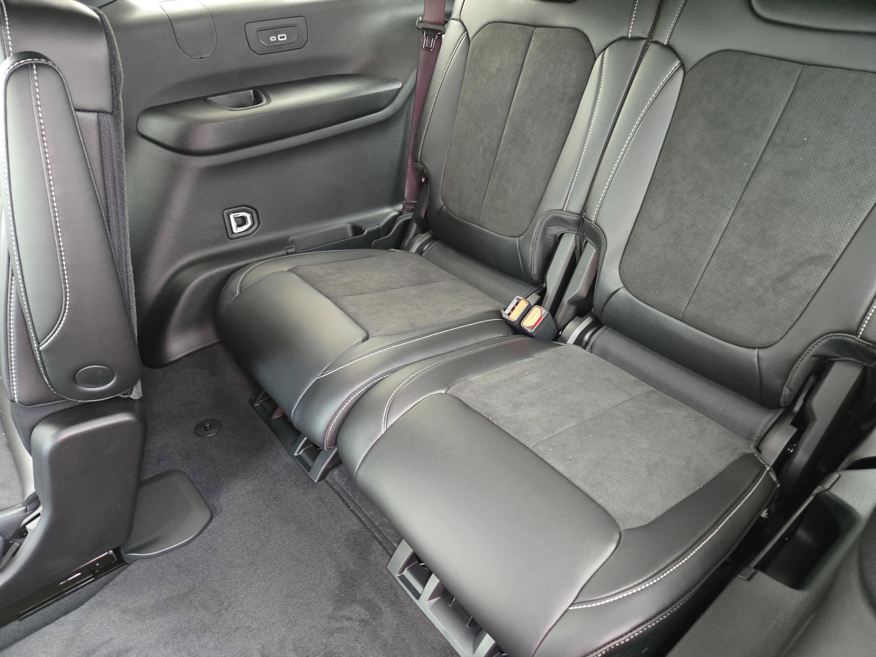 New 2025 Jeep Grand Cherokee L Altitude image 99