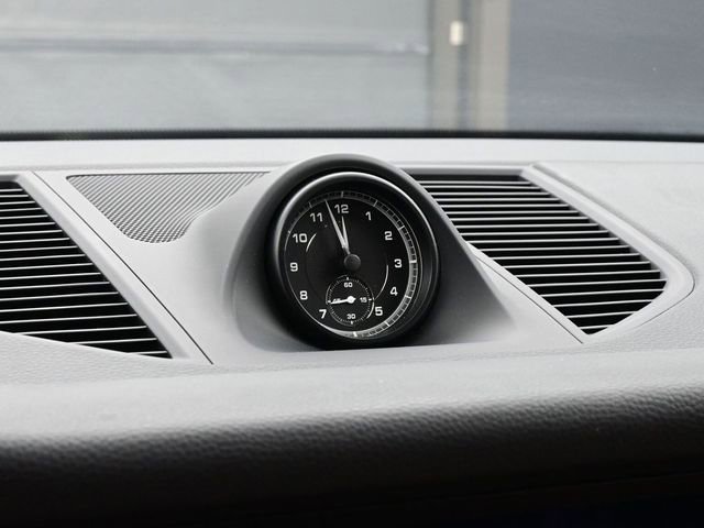 Certified 2023 Porsche Macan image 12