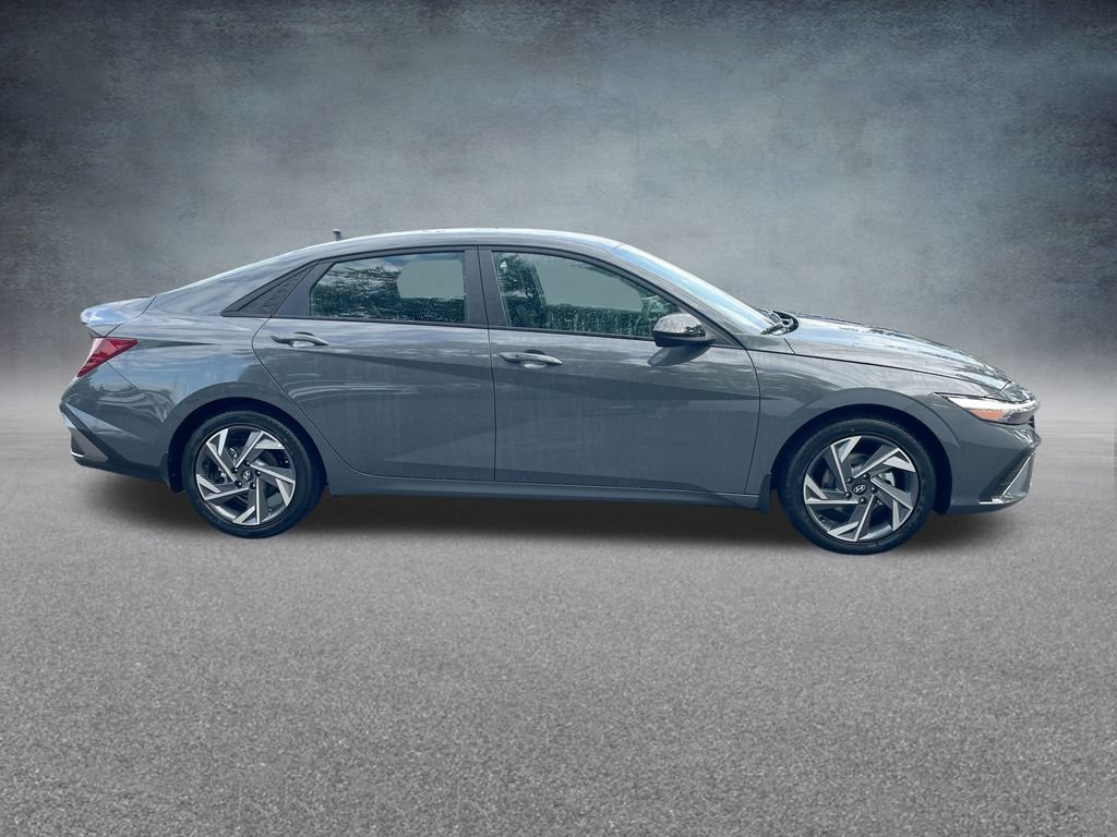 Used 2025 Hyundai Elantra Sport FWD image 34