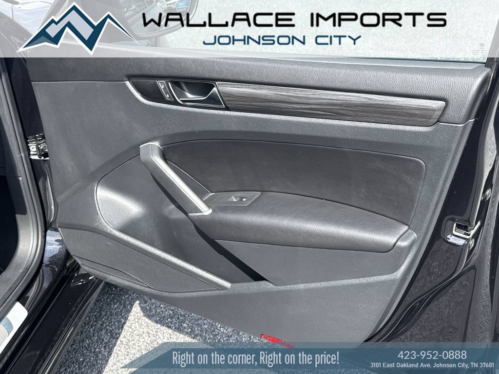 Used 2020 Volkswagen Passat 2.0T R-Line FWD image 33