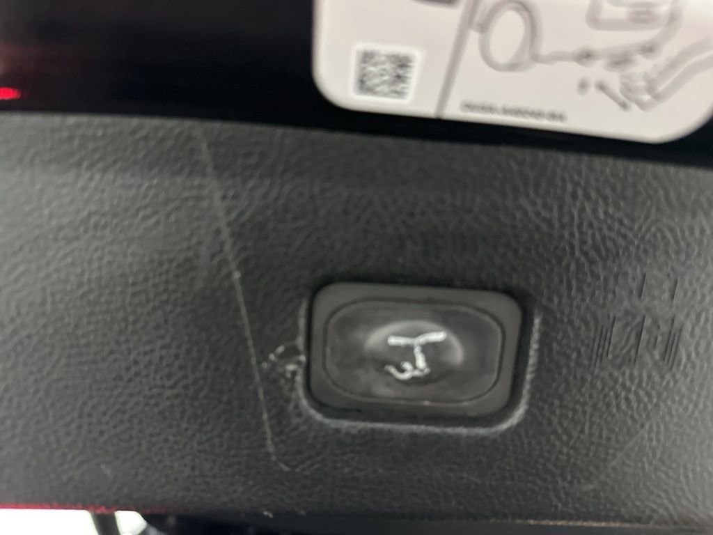 Used 2018 Ford Edge Titanium w/ Equipment Group 302A AWD/4WD image 24