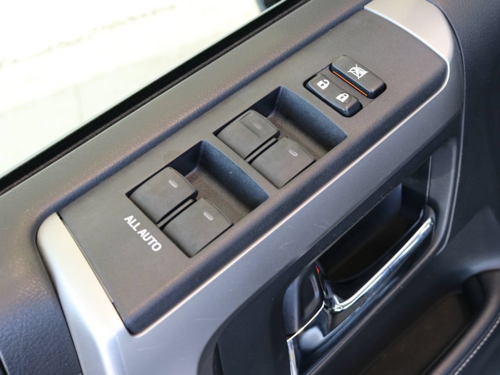 Used 2019 Toyota 4Runner SR5 AWD/4WD image 25