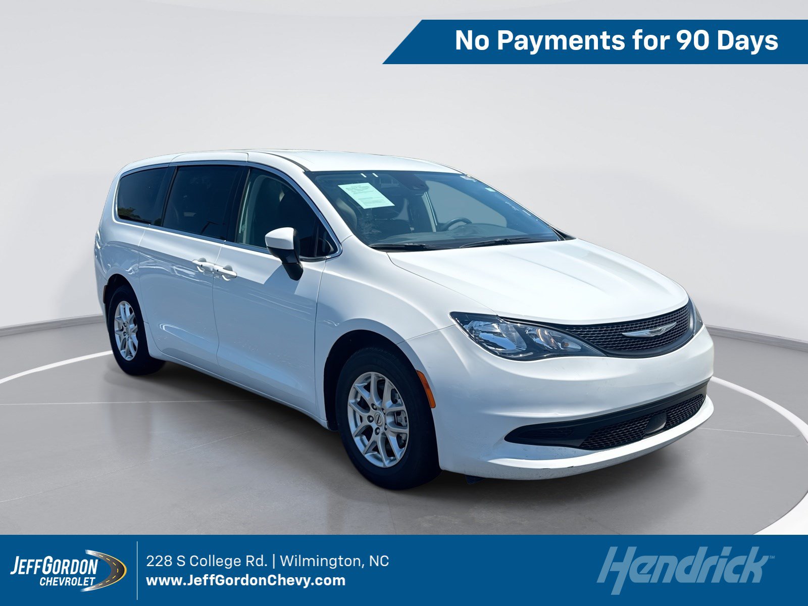 Used 2023 Chrysler Voyager LX FWD image 1