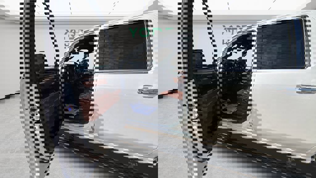 Used 2024 GMC Sierra 3500 Denali Ultimate image 39