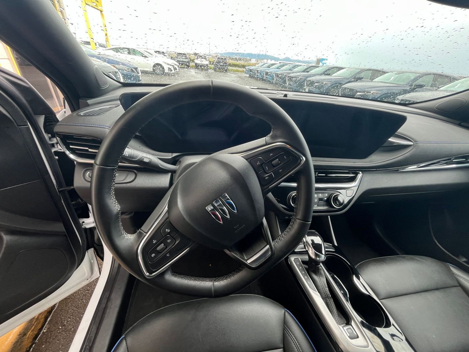 Used 2025 Buick Envista Sport Touring image 36