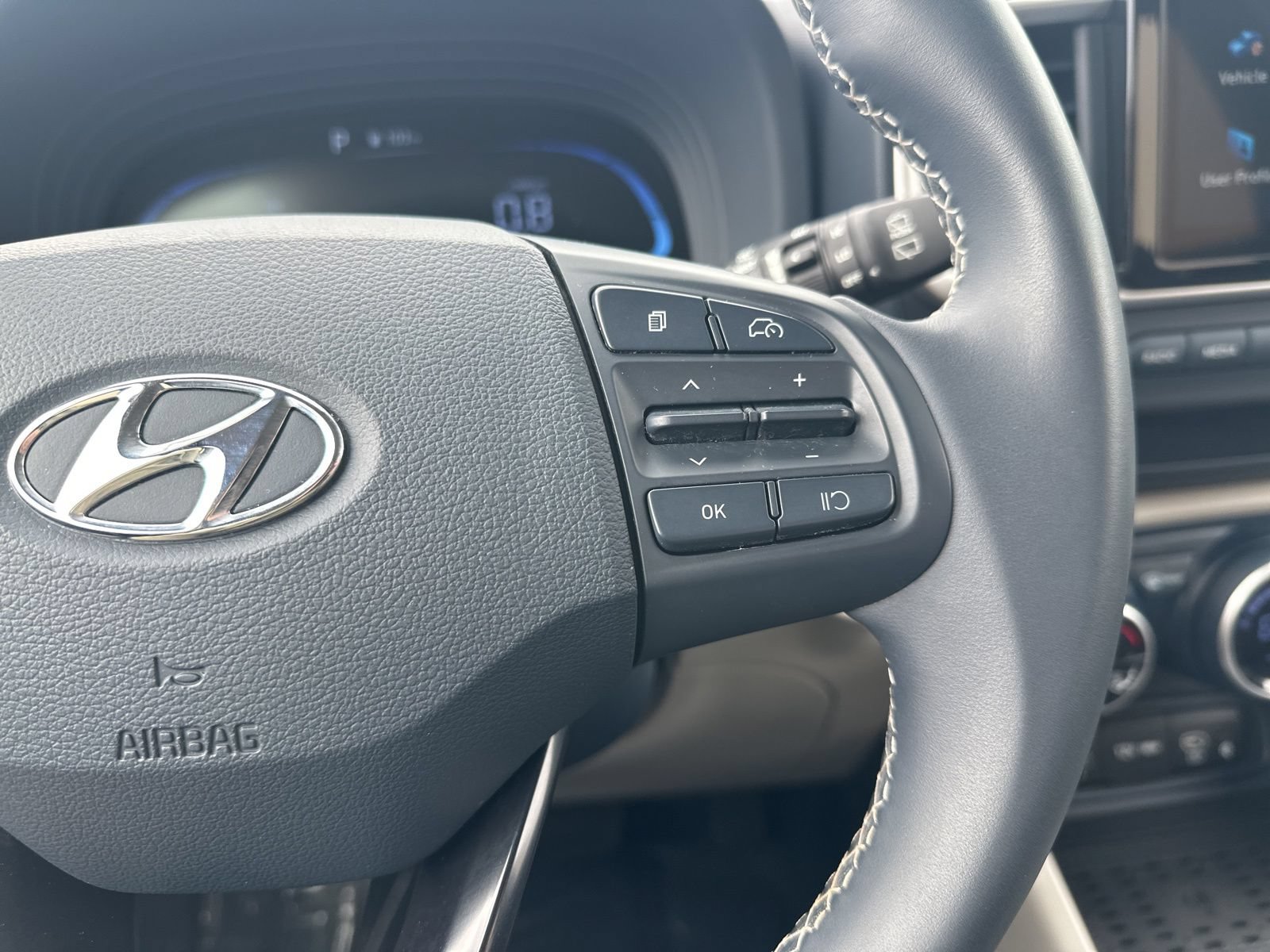 Used 2025 Hyundai Venue Limited FWD image 42