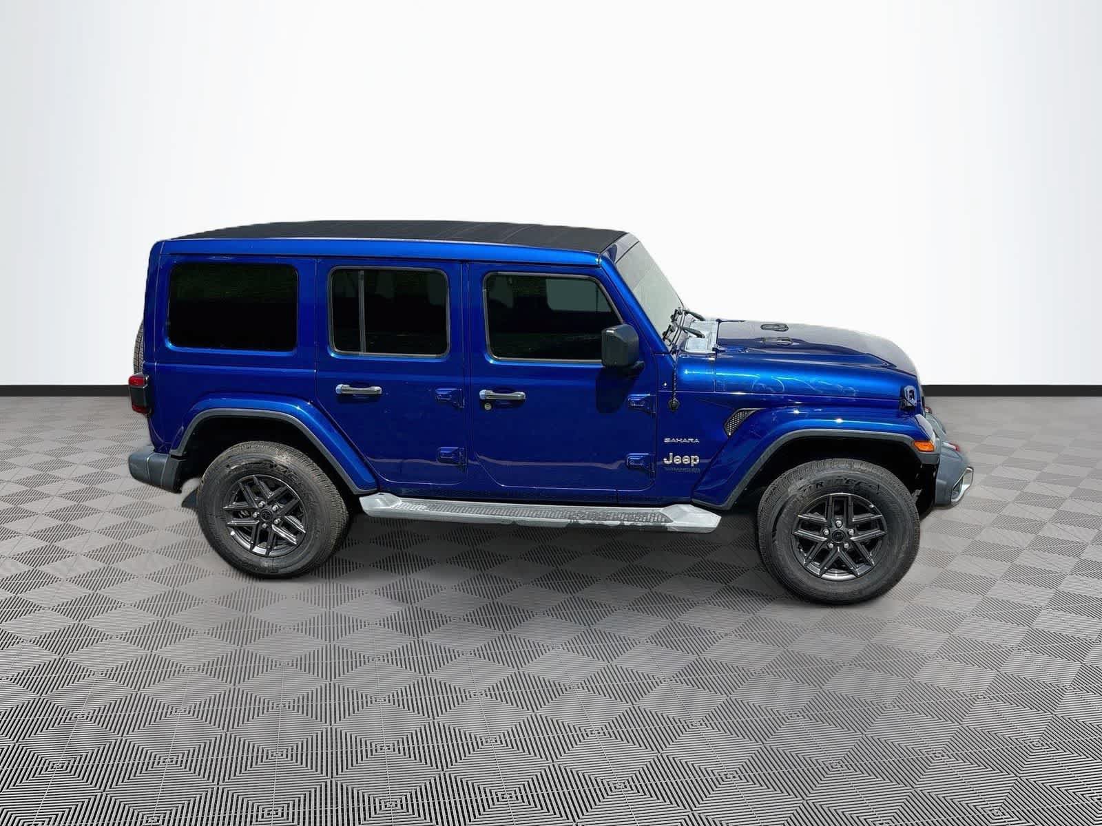 Used 2019 Jeep Wrangler Unlimited Sahara AWD/4WD image 4