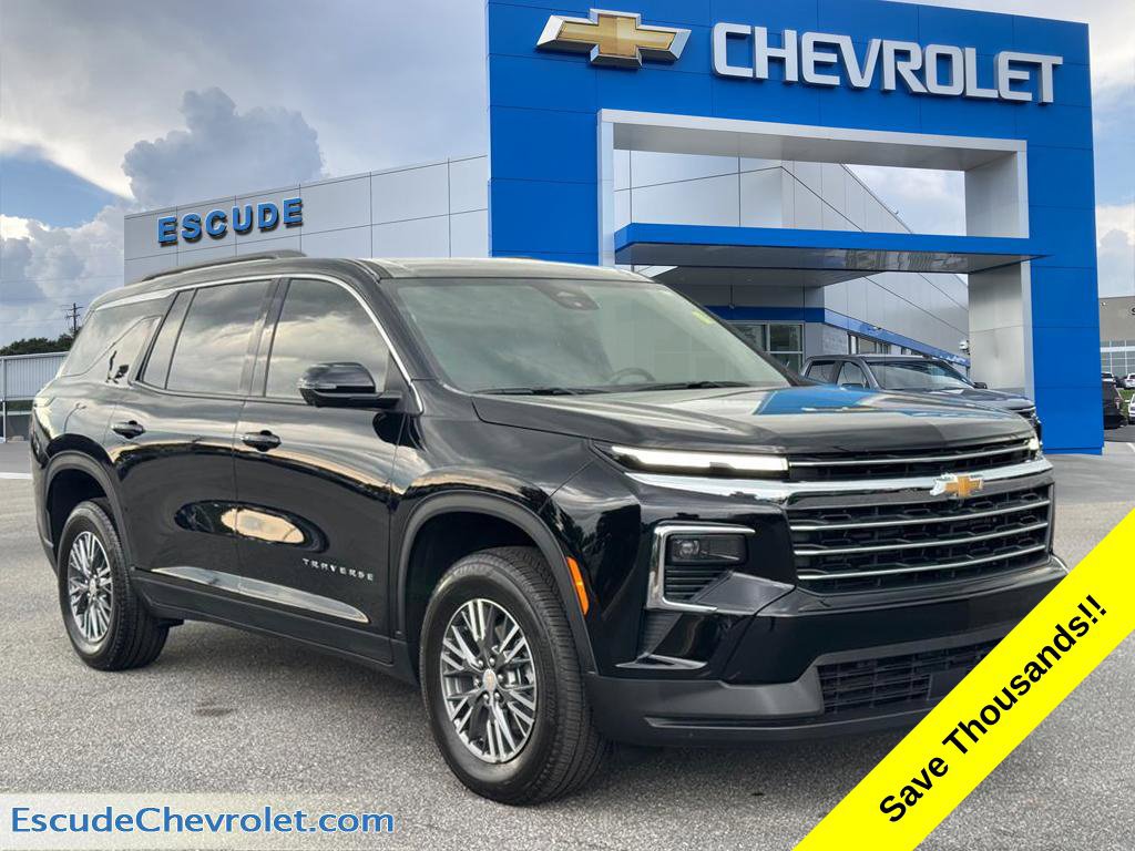 Used 2026 Chevrolet Traverse LT w/ Driver Confidence Package FWD image 1
