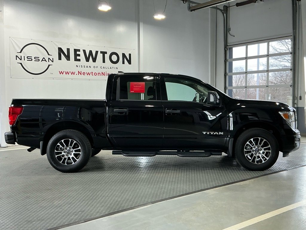Used 2024 Nissan Titan SV w/ SV Convenience Package image 32