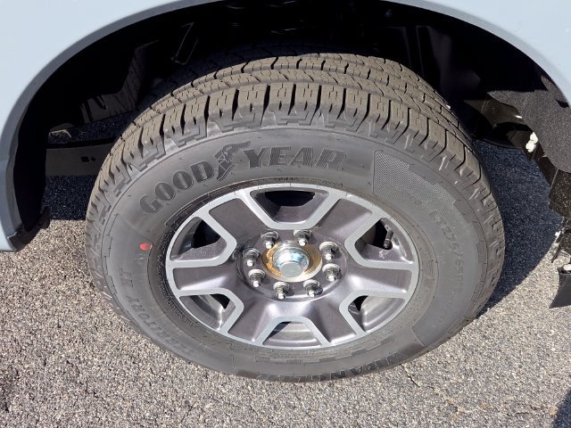 New 2027 Ford F350 Lariat RWD image 15