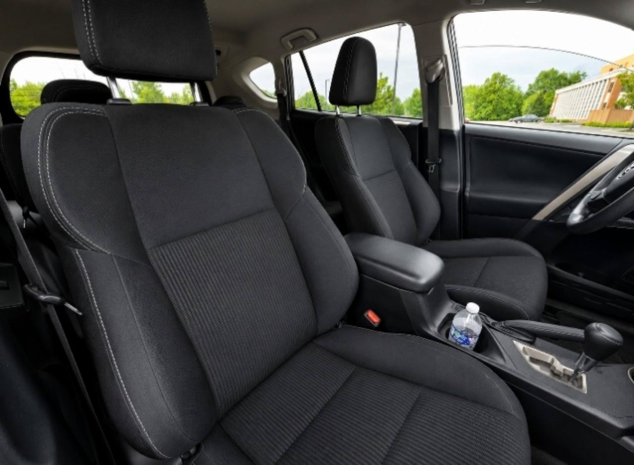 Used 2015 Toyota RAV4 XLE AWD/4WD image 12