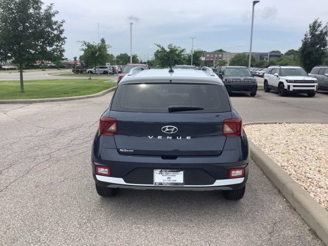 Certified 2025 Hyundai Venue Limited FWD image 4