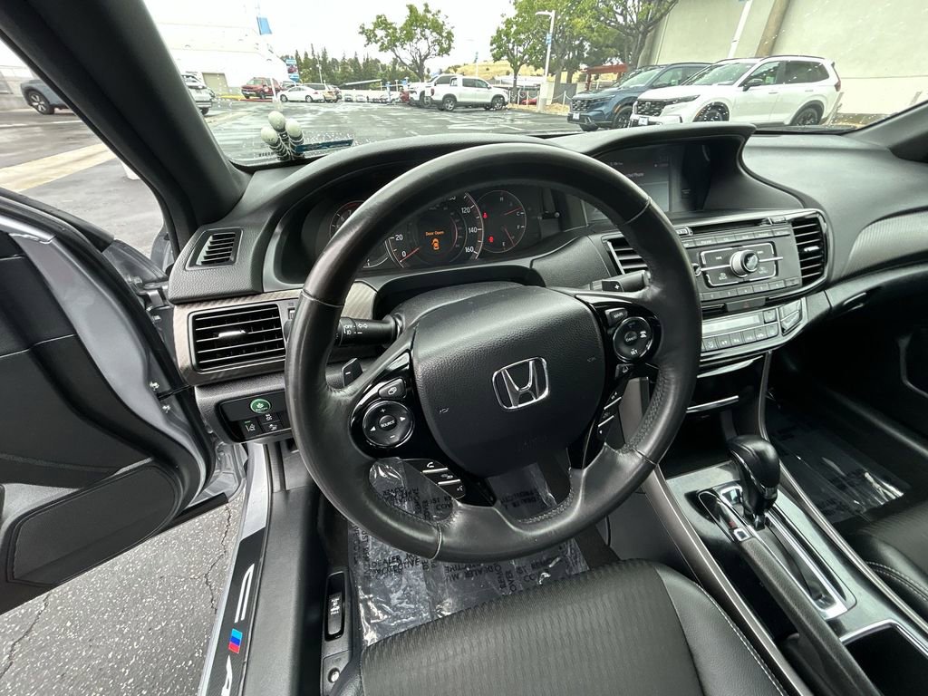 Used 2017 Honda Accord Sport image 14