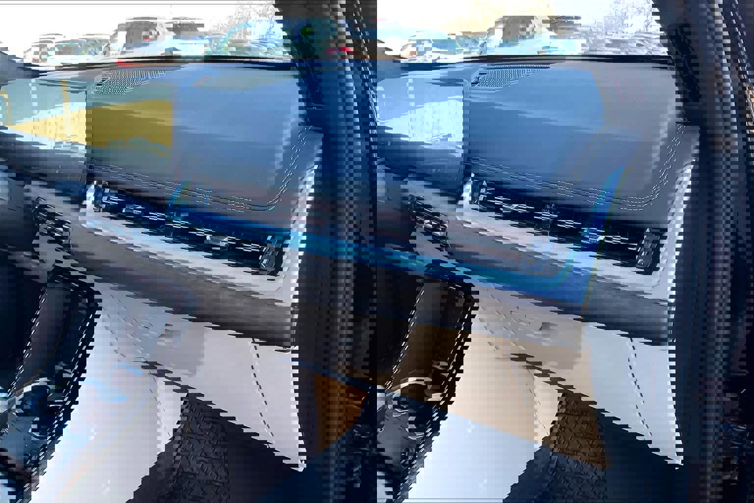 Used 2025 BMW X1 xDrive28i w/ Convenience Package image 17