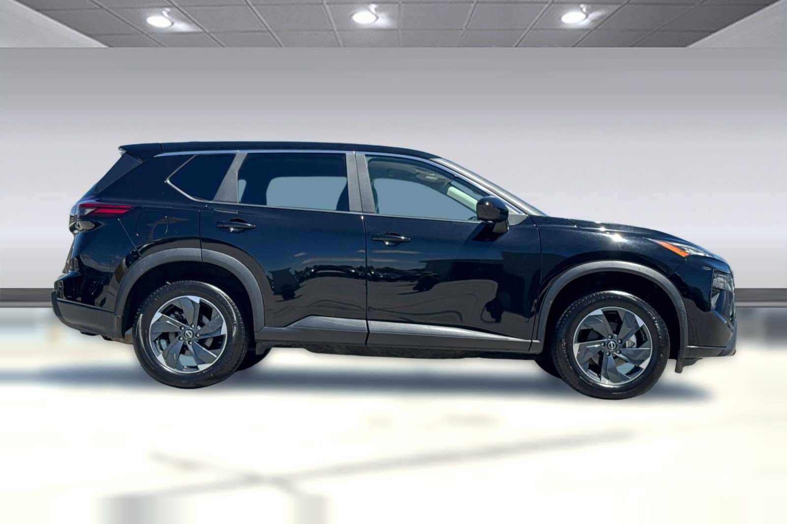 Used 2025 Nissan Rogue SV AWD/4WD image 8