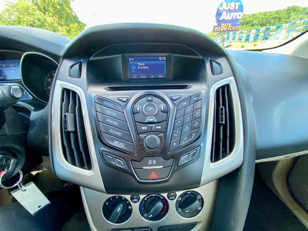 Used 2014 Ford Focus SE FWD image 20