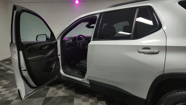 Used 2022 Chevrolet Traverse RS image 17