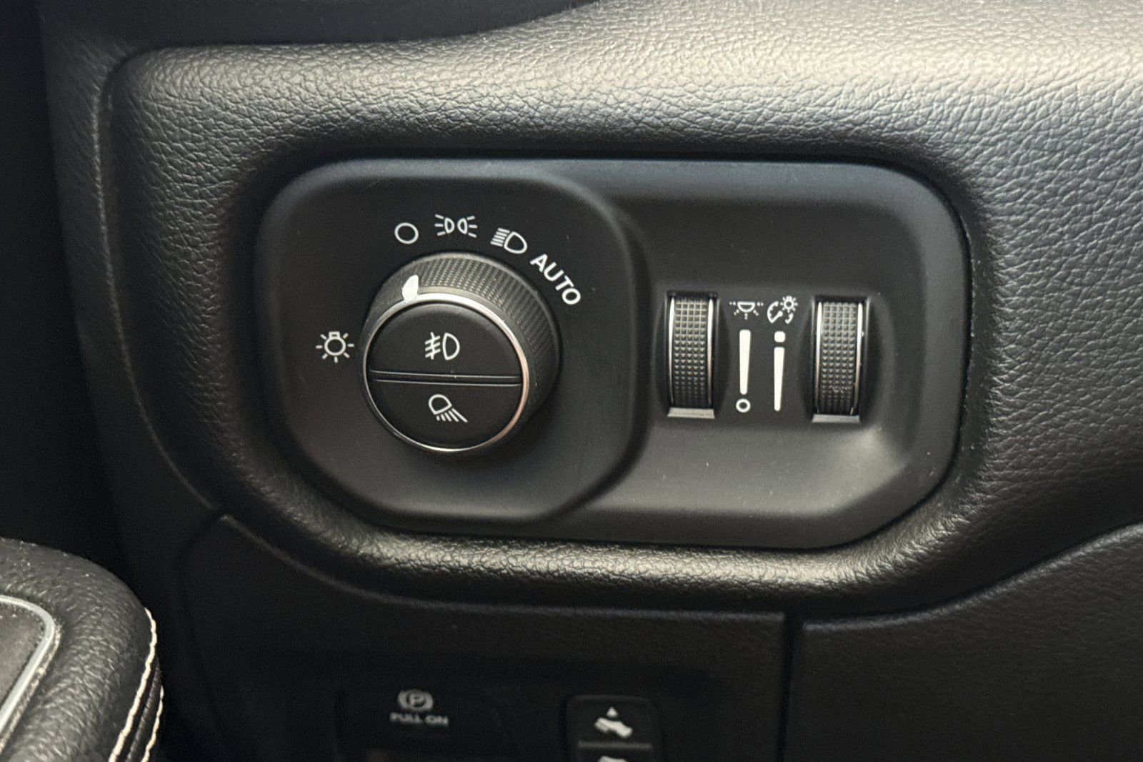 Used 2021 RAM 1500 Laramie AWD/4WD image 41