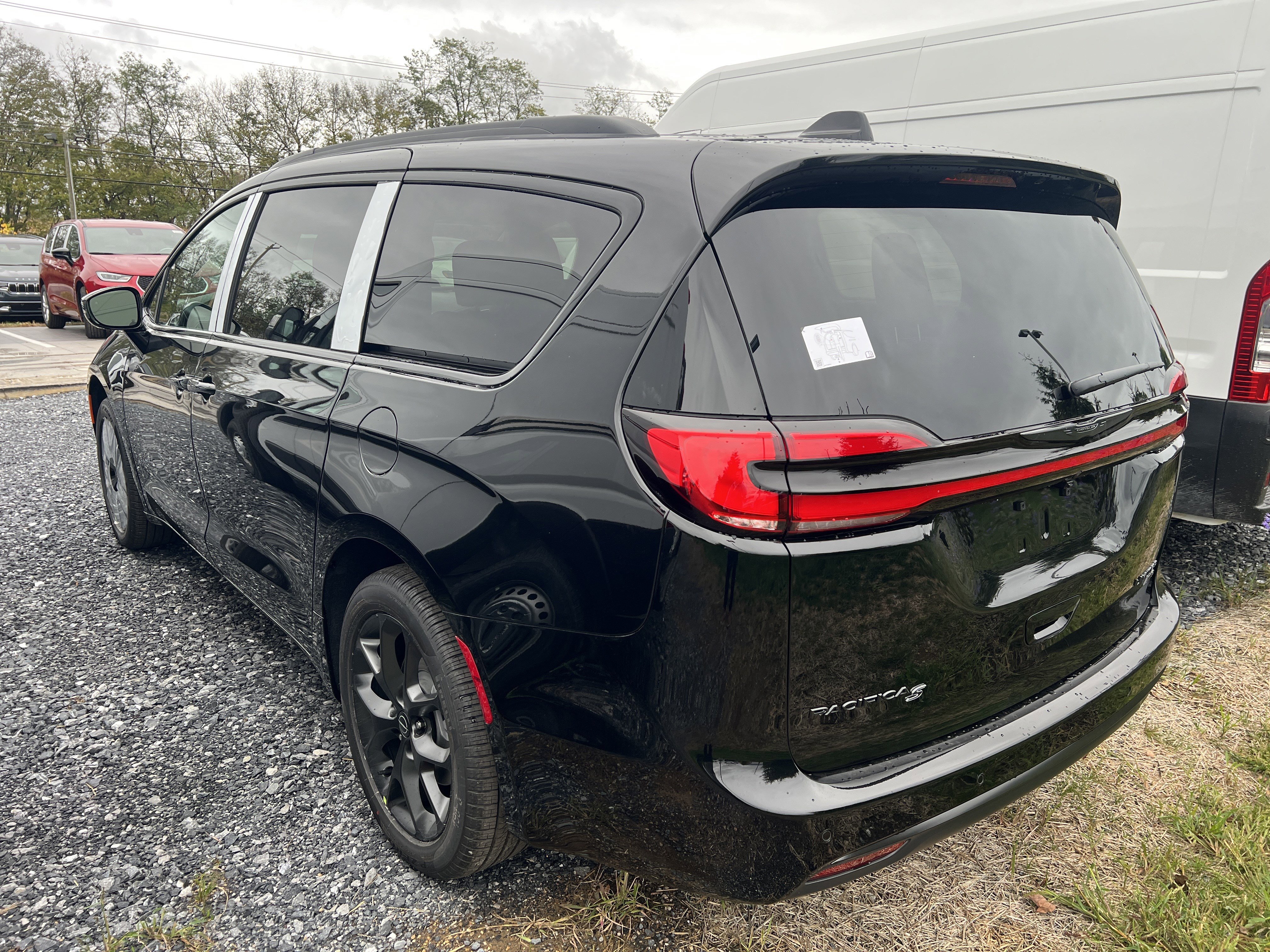 New 2026 Chrysler Pacifica Limited w/ S Appearance Package image 5