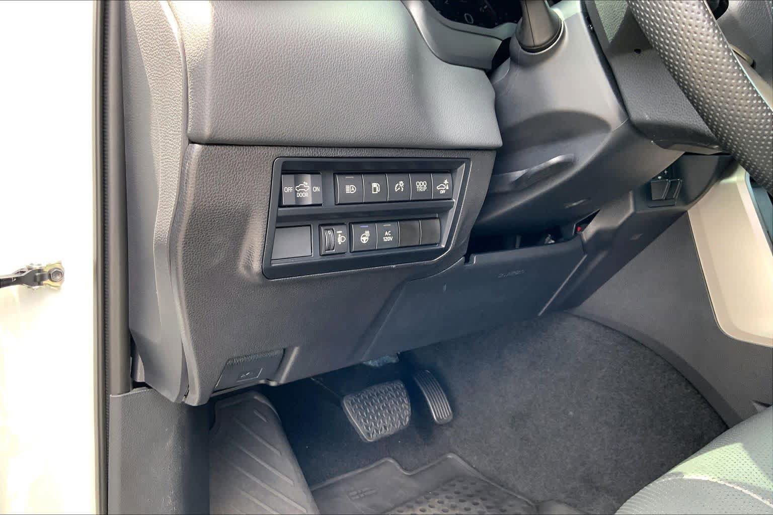 Used 2024 Toyota Tundra Limited AWD/4WD image 35