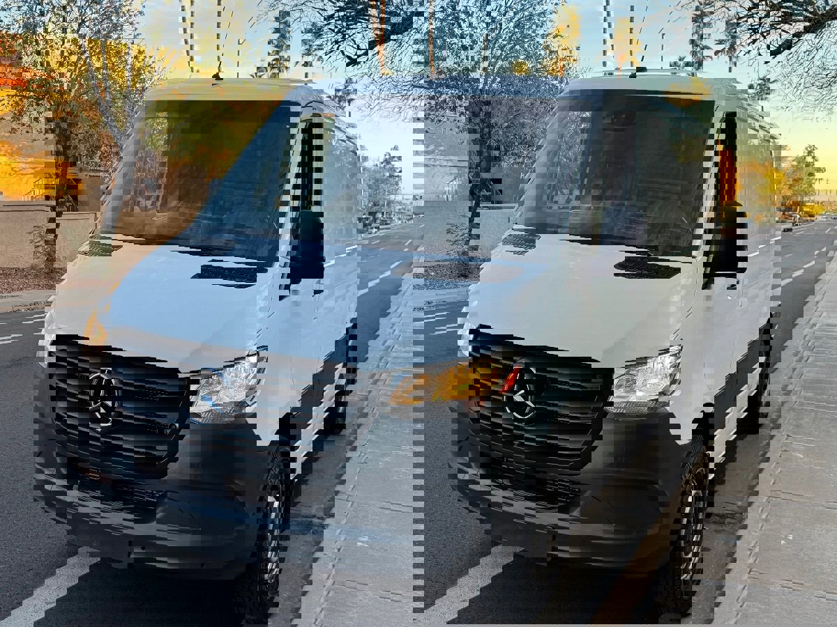 Used 2022 Mercedes-Benz Sprinter 1500 image 4