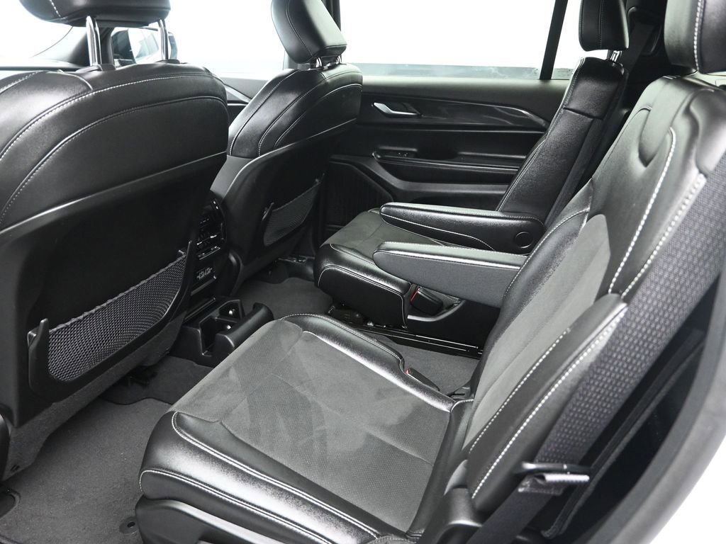 Used 2023 Jeep Grand Cherokee L Laredo image 15