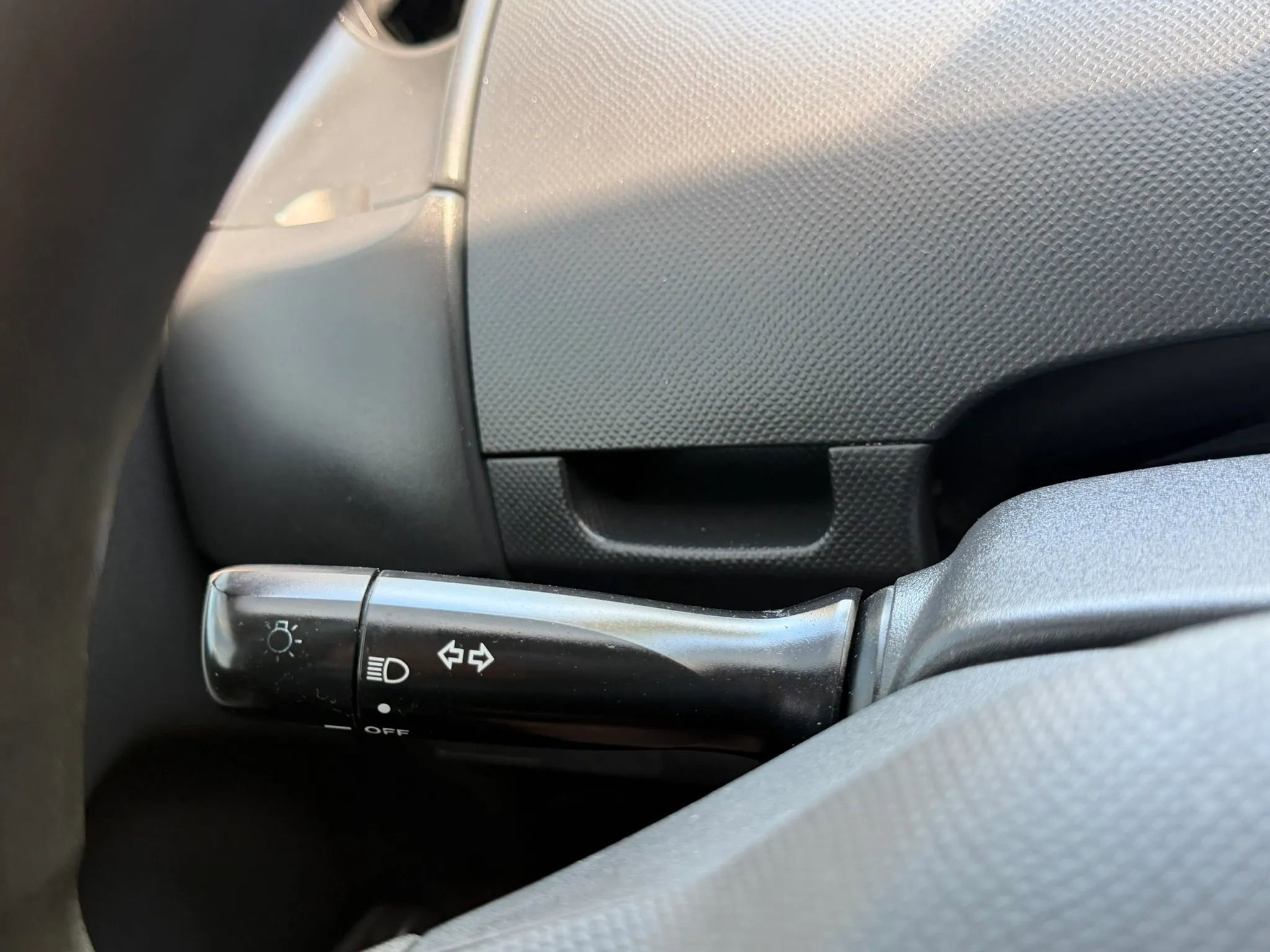 Used 2007 Toyota Yaris 2-Door Hatchback FWD image 24