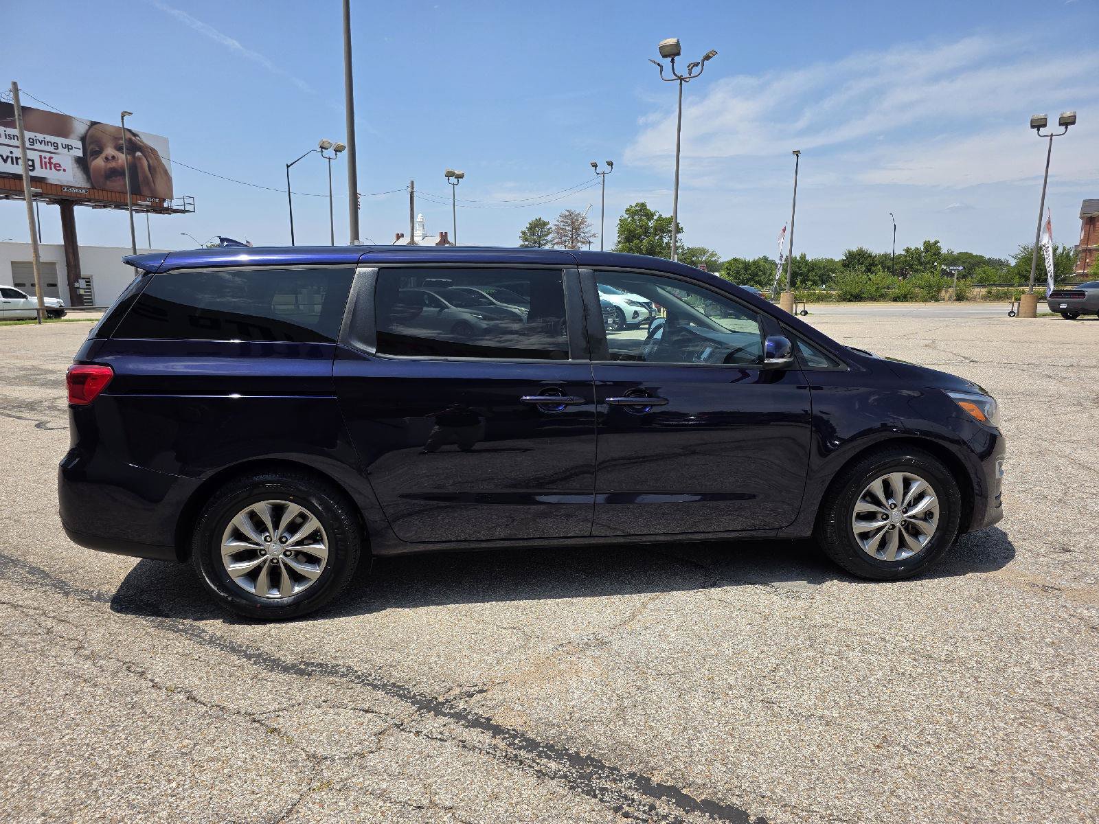 Used 2019 Kia Sedona LX FWD image 4