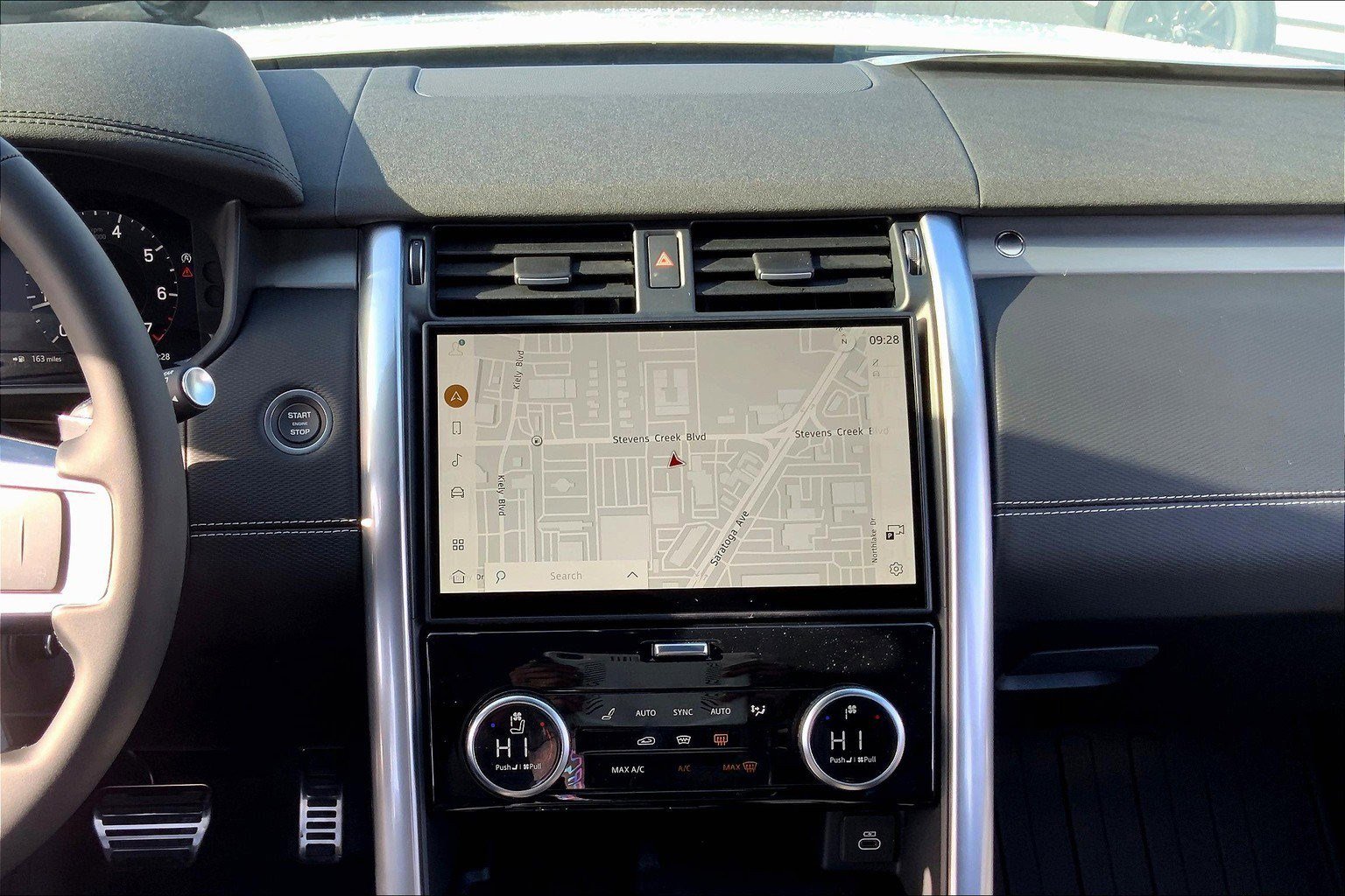 New 2025 Land Rover Discovery Dynamic SE image 7