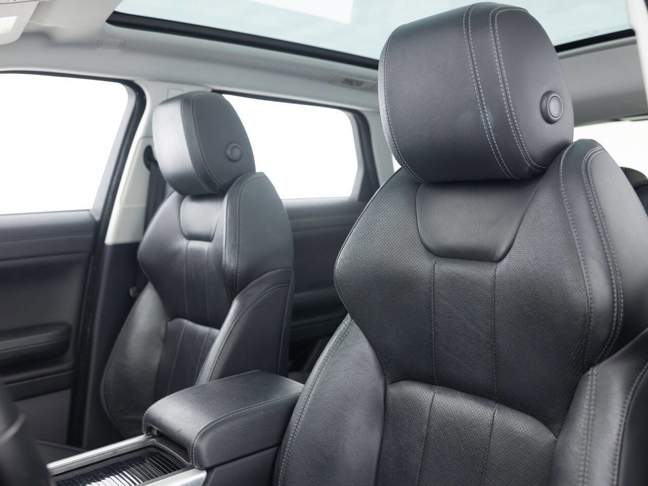 Used 2017 Land Rover Range Rover Evoque SE image 22