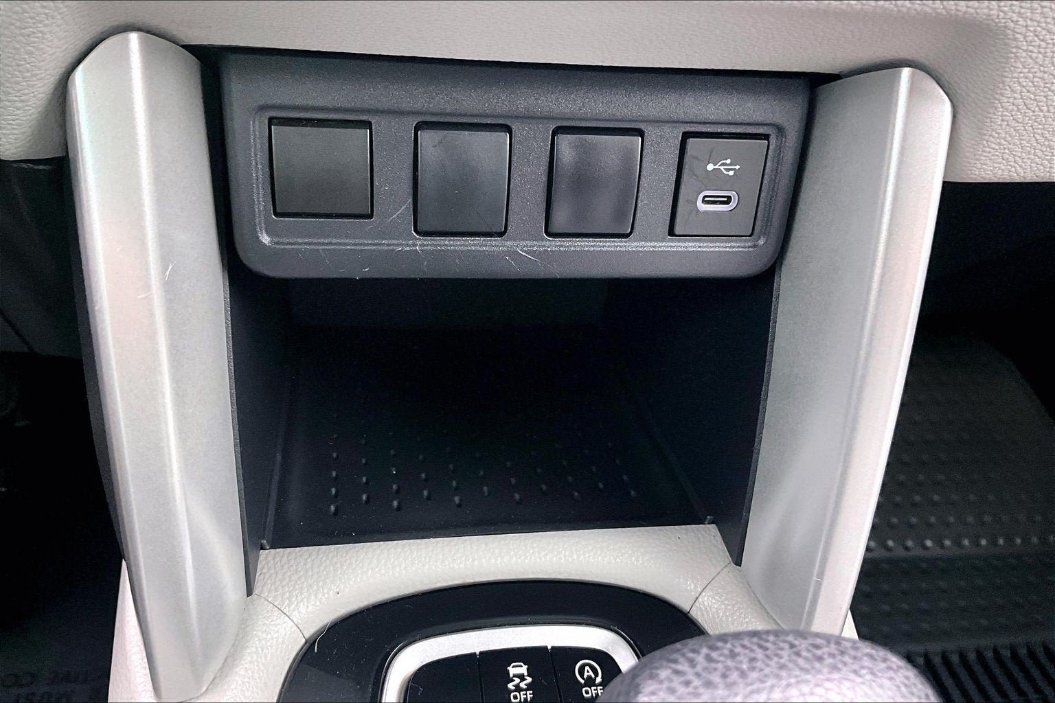 Used 2025 Toyota Corolla Cross L FWD image 29